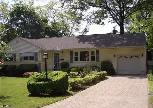 425 Cedar Ave, Paramus Boro, NJ 07652