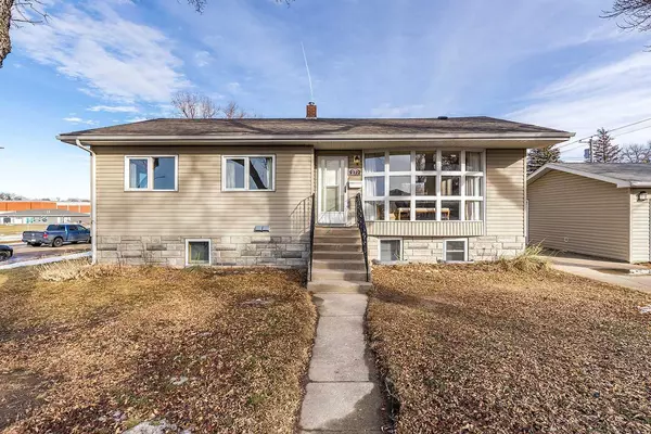 277 7 ST Southwest, Medicine Hat, AB T1A 4K2