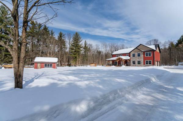 2091 Dwyer RD, Springwater, ON L0L 1X7