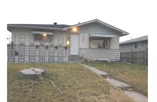 Calgary, AB T2B 1L6,2236 47 ST Southeast