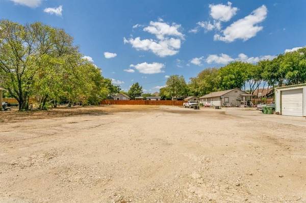 415 Jones Street,  Grapevine,  TX 76051