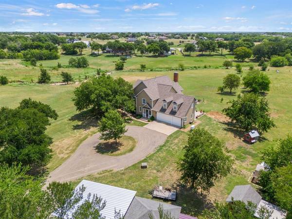 692 Jc Maples Road, Gunter, TX 75058