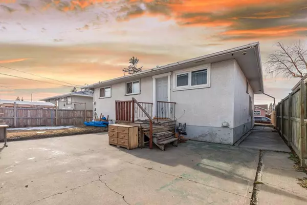 Calgary, AB T2B 1L6,2236 47 ST Southeast