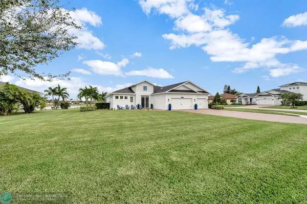 6320 SW Arcadia Sq, Vero Beach, FL 32966