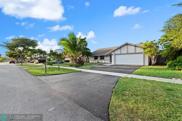 9531 NW 31st Pl, Sunrise, FL 33351