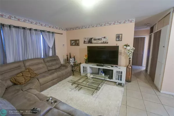 Deerfield Beach, FL 33064,1021 Crystal Lake Dr  #314