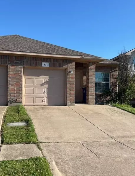 831 Hickory Street, Burleson, TX 76028