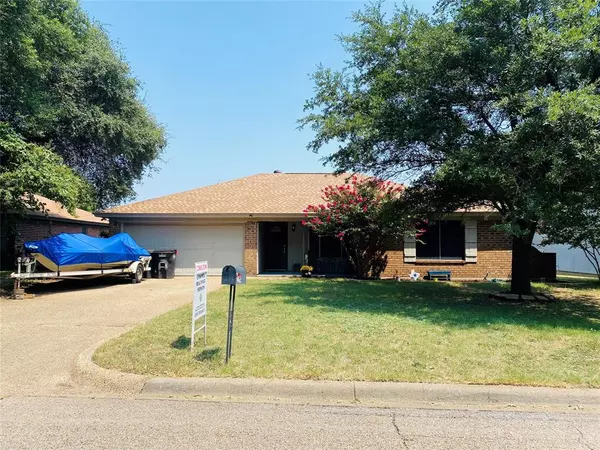 2204 Towne North Drive, Cleburne, TX 76033