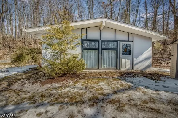 15 Stevens Trl, Hopatcong Boro, NJ 07843