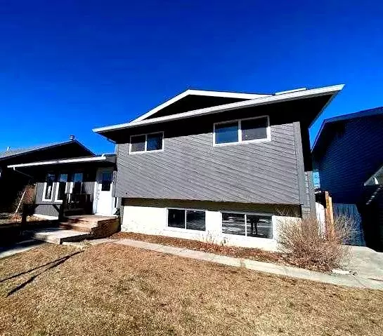 806 9 AVE Southeast, High River, AB T1V 7K5