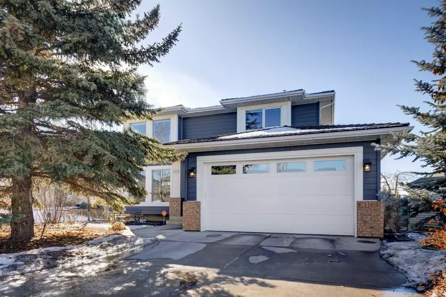 126 Douglas Woods HL Southeast, Calgary, AB T2Z 2G6