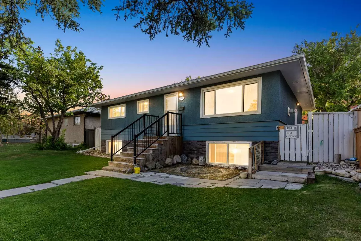 Calgary, AB T2B 1J3,2233 44 ST Southeast