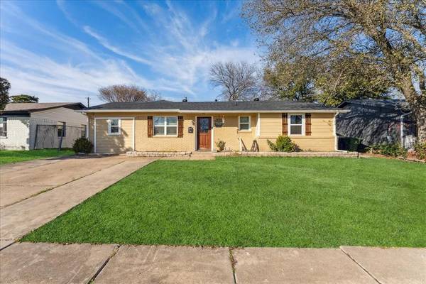 405 Rosewood Hills Drive, Garland, TX 75040