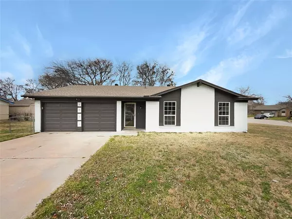 3509 Cobblestone Drive, Forest Hill, TX 76140