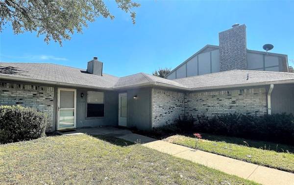 2211 Madrid Court, Dalworthington Gardens, TX 76013