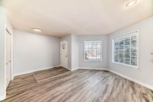 Calgary, AB T2M 2K5,213 28 AVE NW