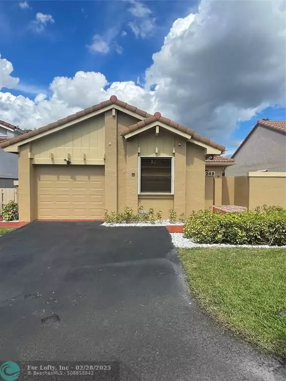 6249 NW 175th Ter, Hialeah, FL 33015