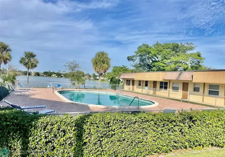 422 Lakeside Dr  #234, Margate, FL 33063