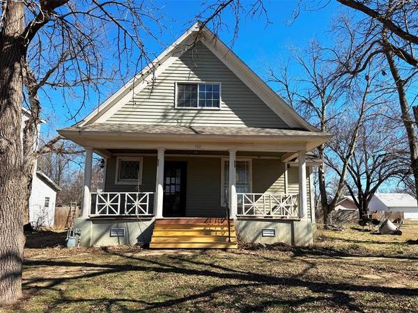 102 S 2nd Street, Tonkawa, OK 74653