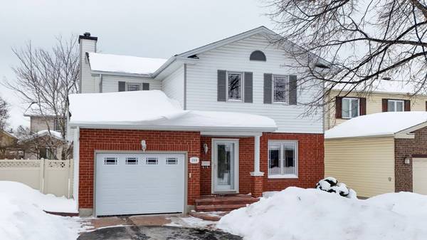 386 Pauline Charron PL, Vanier And Kingsview Park, ON K1L 8L3