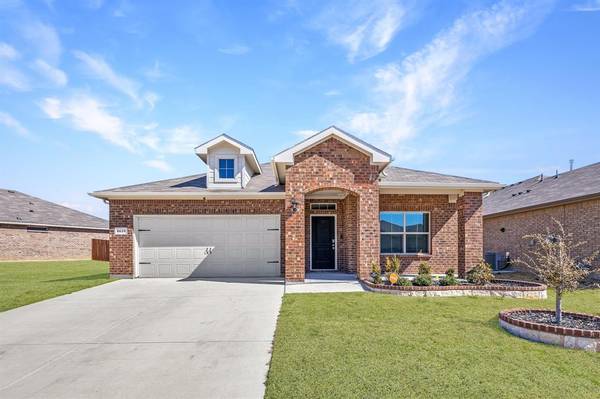 8620 Mirror Lake Drive, Fort Worth, TX 76179