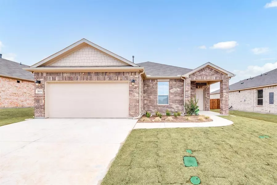 2833 Rose Heath Lane, Fort Worth, TX 76108