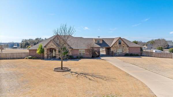 2313 E Emerald Bend Court, Granbury, TX 76049