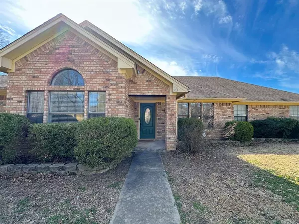 812 Mockingbird Street, Bonham, TX 75418