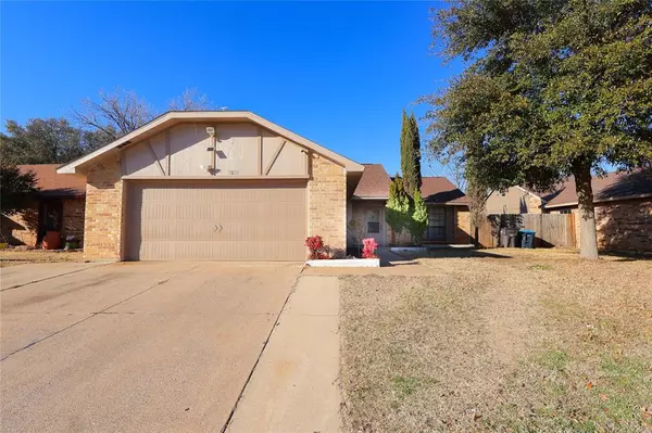 3832 Seven Gables Street, Fort Worth, TX 76133