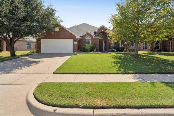 770 Little Ridge Court,  Burleson,  TX 76028