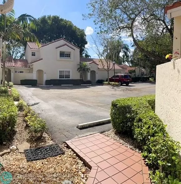 Weston, FL 33326,1370 COTTONWOOD CR  #18-3