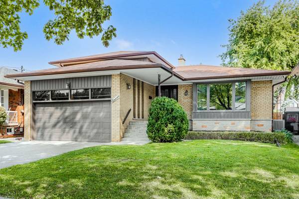 11 Park Manor DR, Toronto W08, ON M9B 5C1