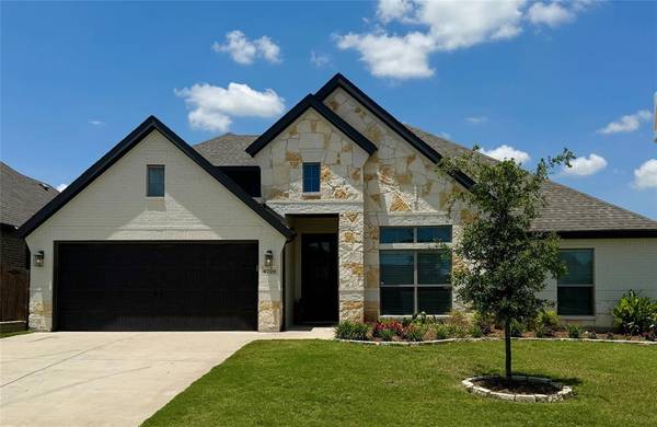 6700 Fire Dance Drive, Benbrook, TX 76126