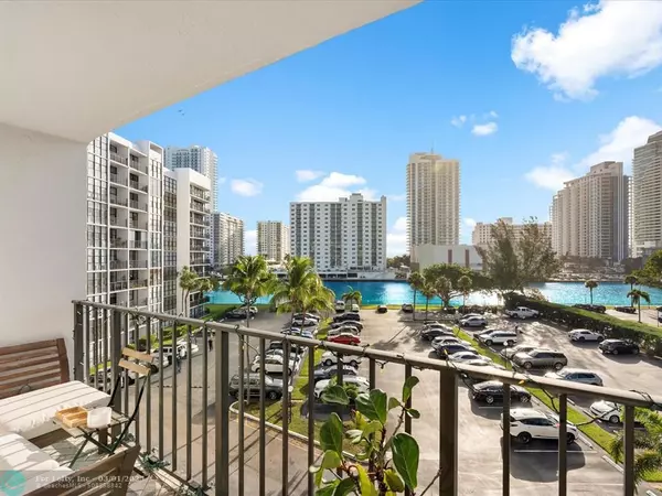 Hallandale Beach, FL 33009,800 Parkview Dr  #528