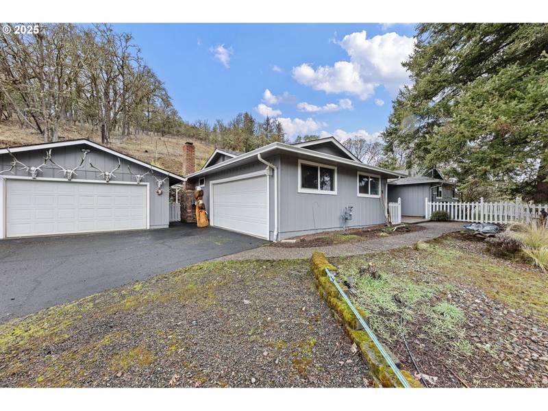 6649 GARDEN VALLEY RD, Roseburg, OR 97471