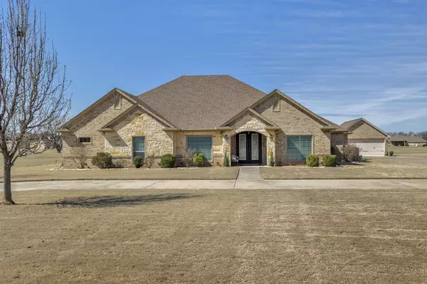 1313 E Scandinavian Court, Granbury, TX 76048