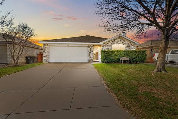 8113 E Summer Trail Drive, Fort Worth, TX 76137