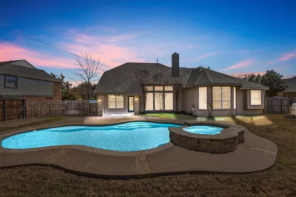 2972 Clubhouse Circle, Burleson, TX 76028