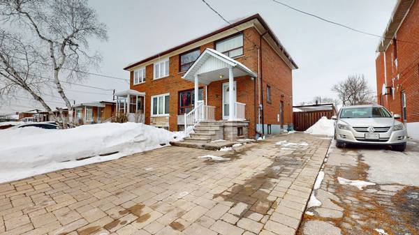 32 Marlington CRES, Toronto W05, ON M3L 1K4