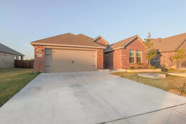 8361 SLOWBURN Drive, Garland, TX 75043