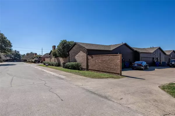 Carrollton, TX 75006,3221 Squireswood Drive