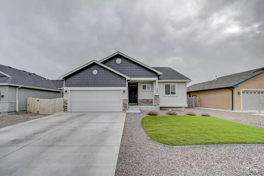 2404 Sunrise Ln, Pueblo, CO 81008