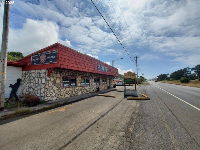 1720 HIGHWAY 101 N, Rockaway Beach, OR 97136