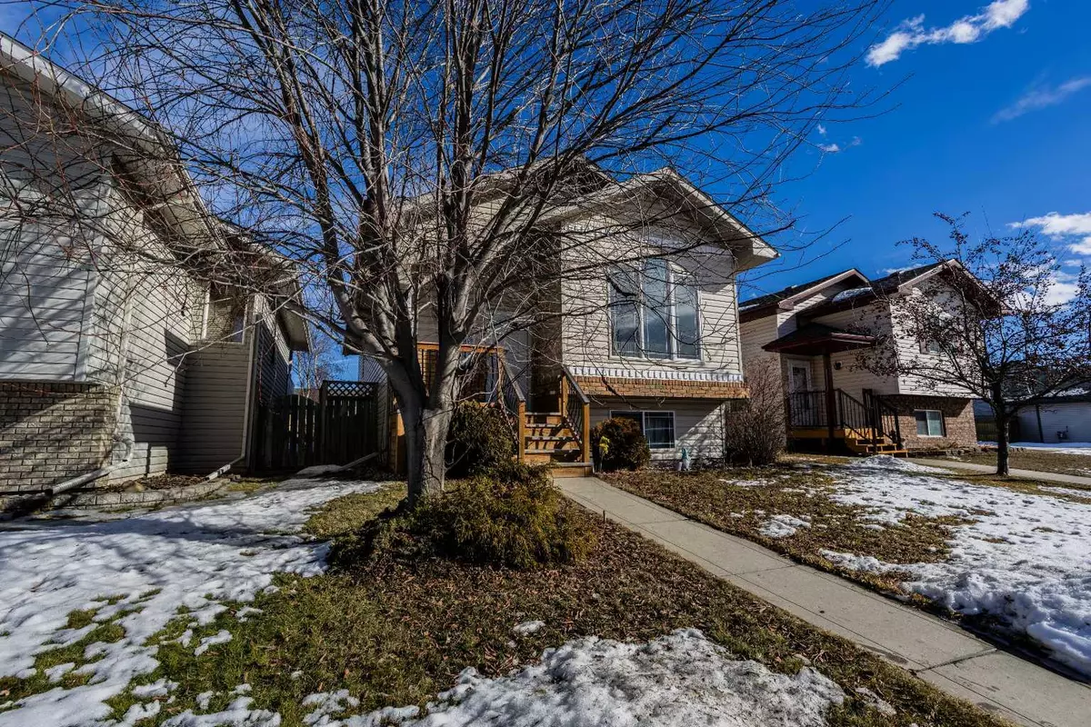 Red Deer, AB T4R 2Y7,3 Duval CRES