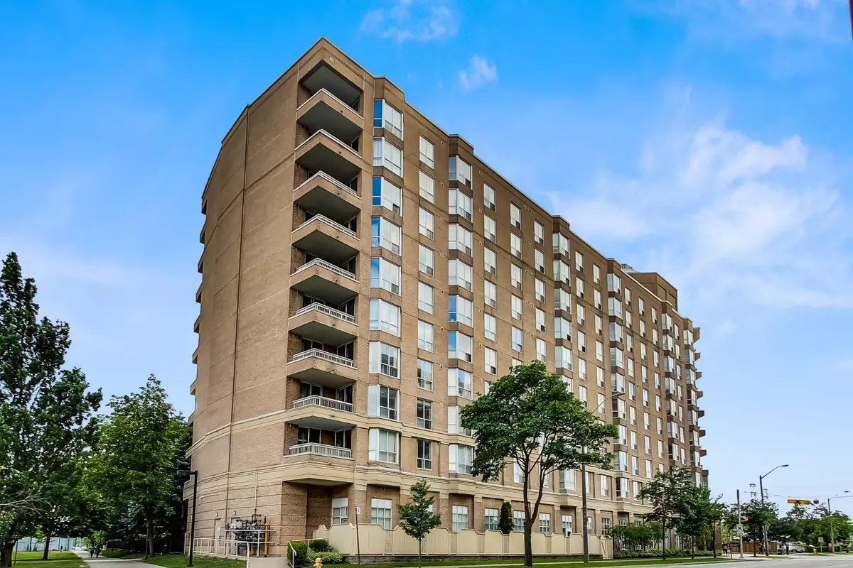 Toronto C11, ON M4H 1P3,11 Thorncliffe Park DR #406