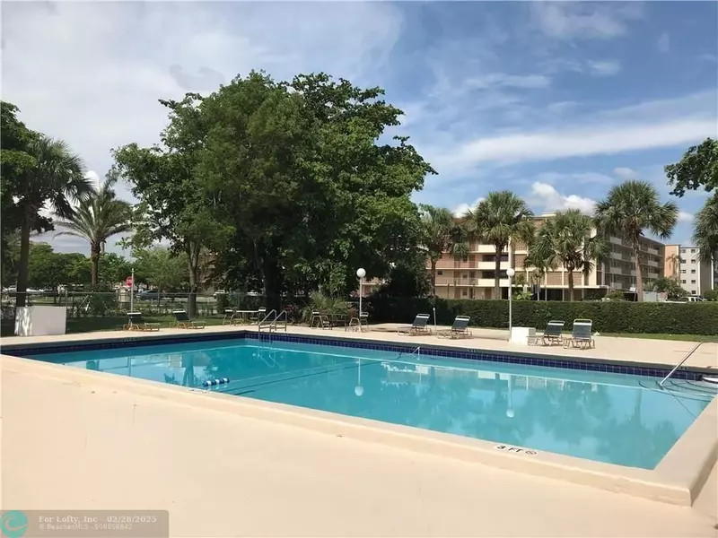 901 Hillcrest Dr  #208, Hollywood, FL 33021