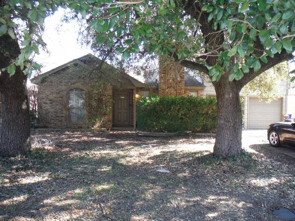 633 S Waxahachie Street, Mansfield, TX 76063