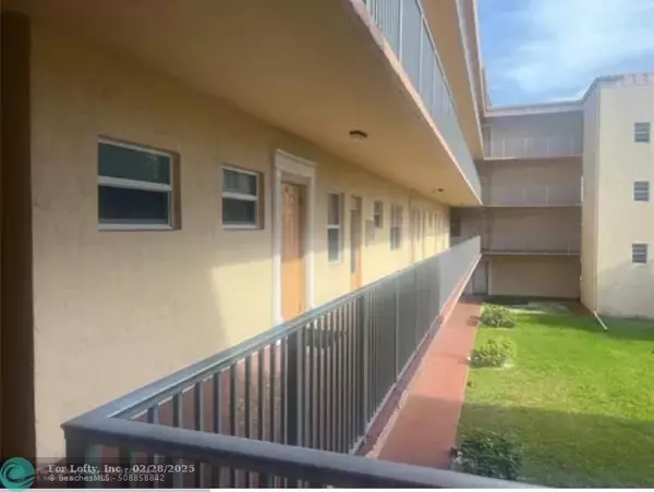 Lauderdale Lakes, FL 33319,4191 NW 41st St  #211