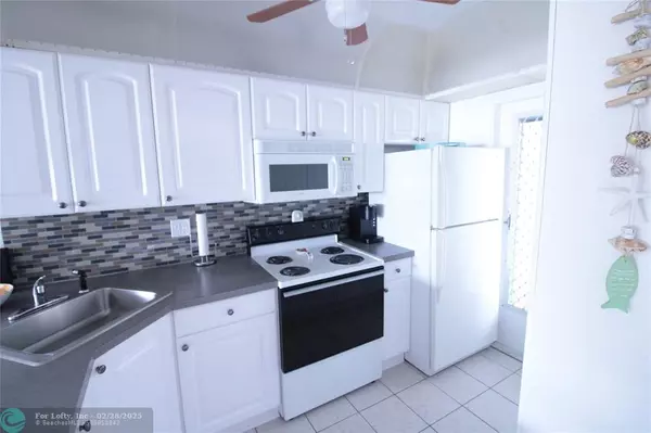 Hallandale Beach, FL 33009,470 Paradise Isle Blvd  #204