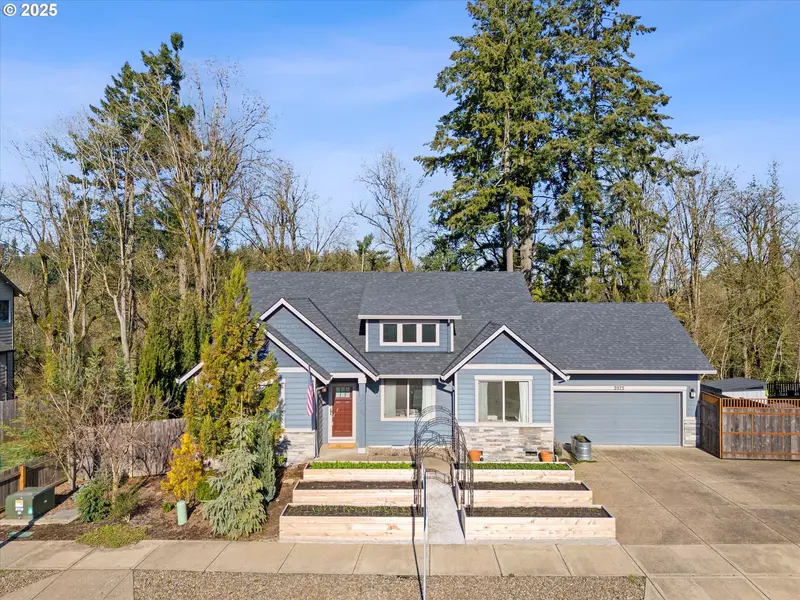 3975 10TH ST, Hubbard, OR 97032